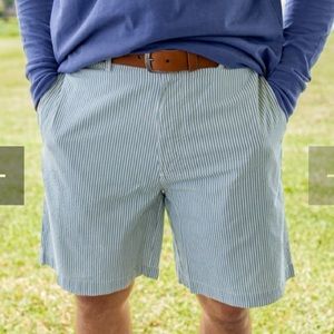 34W Vineyard vines seersucker shorts